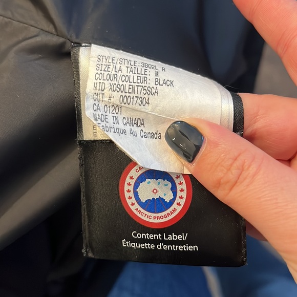 Black Canada Goose Shelburne Parka - Size Medium - Picture 5 of 5